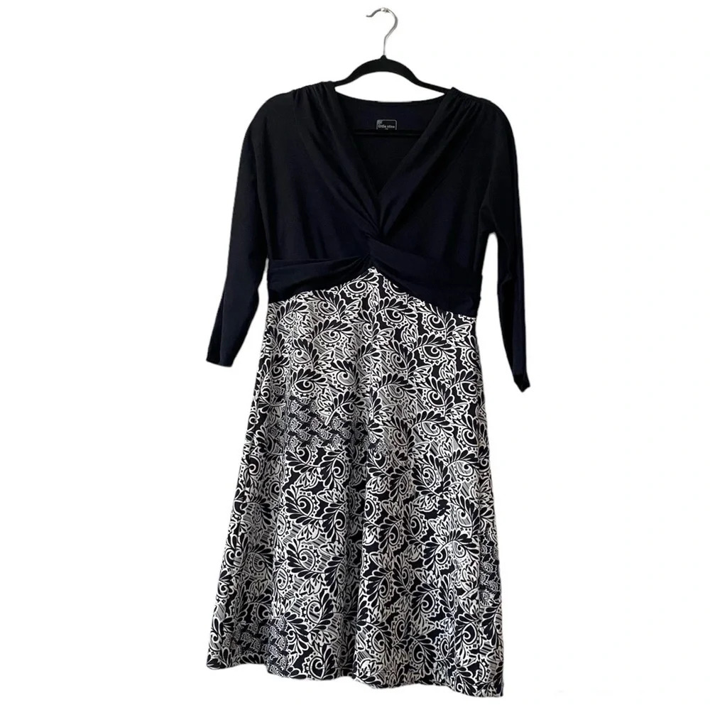 Title Nine Black Paisley Twist Front Knot 3/4 Sleeves
Knit Dress Size M Hiking